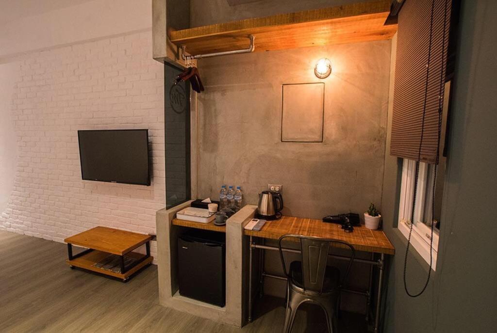 廷海特潮流民宿 L 近鐵花村 L 自助入住 T'ai-tung Exterior foto